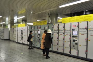 Useful coin lockers
