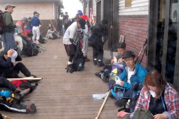 <p>Hikers usually take 5-10 minute breaks at each station hut. Be sure to hydrate &amp; snack or simply catch your breath due to the high elevation.</p>