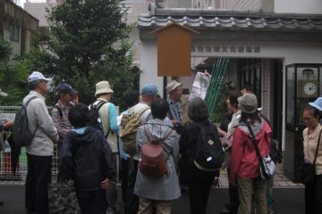 There´s even a elderly tour group to this famous shopping district
