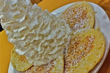 Light and delicious Macadamia Nut Pancakes topped off with a pineapple-sized whipped cream design, ¥900