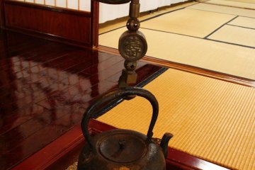 <p>Teko teh tradisional</p>