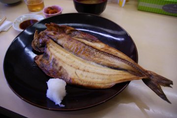 Hokke panggang dengan parutan lobak