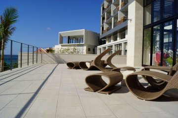 The design of the hotel is simple and clean continuously using the ocean as its main focal point.