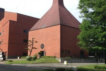 The red brick buildings match the natural surroundings nicely. This is not just a factory, fine craftsmanship and pride are at work!