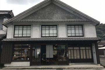 Galaxy Glaze Showroom