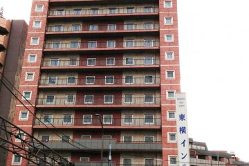 Toyoko Inn Shinagawa is a high rise on the main road south bound from the west exit of JR Shinagawa Station with 3 car parking spaces in front of the hotel