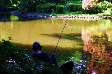 The fisherman are not afraid of the monstrous fish!