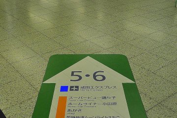 Signs on floors, support poles and walls make navigating the station very simple