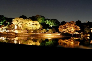 Rikujien Park is lit up in the evenings in Autumn and less than 10 min walk from Kamagome Metro and JR Stations