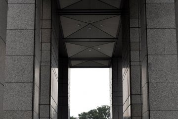 Park access through the Tokyo Metropolitain Government Center