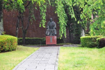 A sculpture in the garden. I didn't have a chance to get a closer look as I was eager to get out of the rain.
