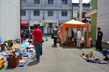 Even a small carpark was used as an antiques bazaar.