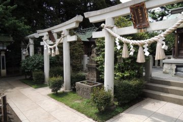 Three smaller shrines and the pond