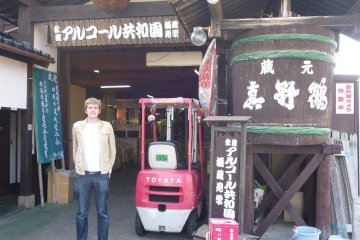 Grinning buffooon outside the Mano Alcohol Republic