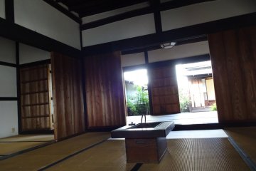 Kometani Residence: five rooms