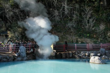 The person in charge has just blown with a lighted cigarette towards the steam vent increasing its intensity, to the delight of the group of people behind him