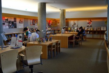 <p>Ruang perpustakaan yang nyaman</p>