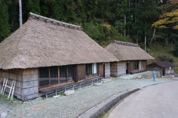 Iya Valley Thatch-roofed Housing ©Larisa Amaya-Baron