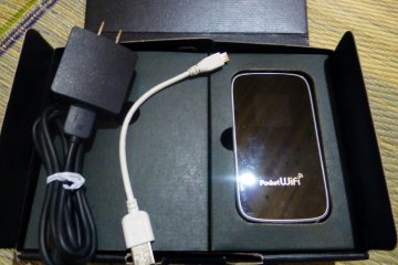 <p>The router and its chargers</p>