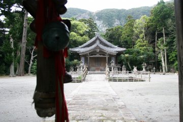 <p>Main edo-period element of the Jusansha Shrine</p>