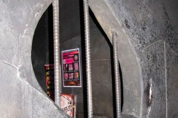 Inside your cell you can peer into the neighboring dungeons.