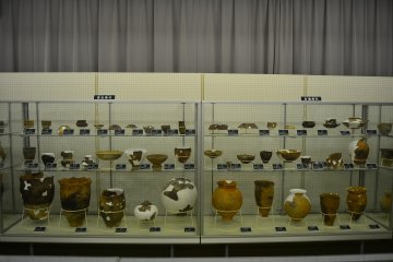 <p>Reconstructed old pottery from the pre-historic era.</p>