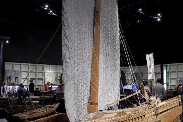 <p>Un bateau en bois
&nbsp;</p>