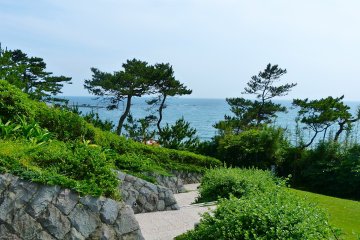 Nice walking path from the museum down to the beach