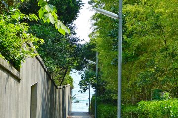 A narrow path to a beach (next to the museum)