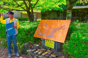 Tour guide explains the mine operation