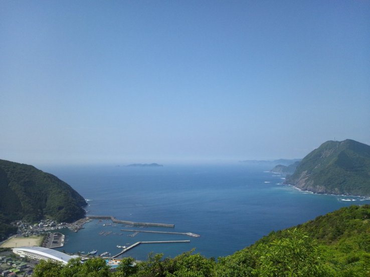 Panorama sur l'océan pacifique depuis le point de vue Takahira