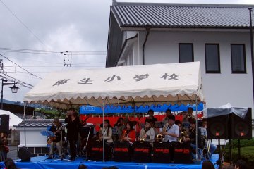 Swingin' and rockin'