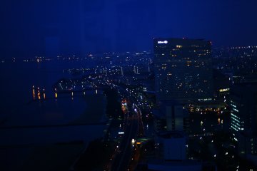 There are two observation decks open untill 10 pm; the lower one has a ‘couples’ theme for snuggling with a 360 degree view of the city.