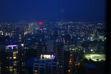 It costs ¥800 for an adult to enter, but if you bring a passport, as a foreigner you get a discount of around ¥100.
