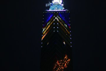 Fukuoka Tower is lit up at night so after you have taken in the view of the city, why not appreaciate the tower itself
