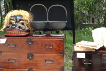It's great walking around and seeing old furniture like kimono tansu chests or ancient masks. It's free to look and ask questions. It is a real learning opportunity, so stroll slowly.