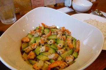 Prawn and avocado soup curry