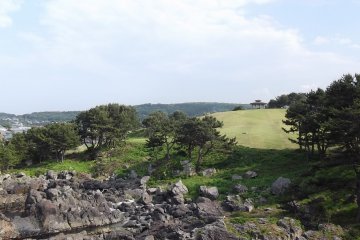 <p>The end of the Promenade, and the start of Tanesashi lawn</p>