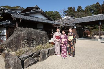 All set for a nice walk in the streets of the "Kyoto of the West"