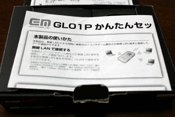 <p>Directions for the operation of the WiFi router in Japanese are shown. English instructions are available too.</p>