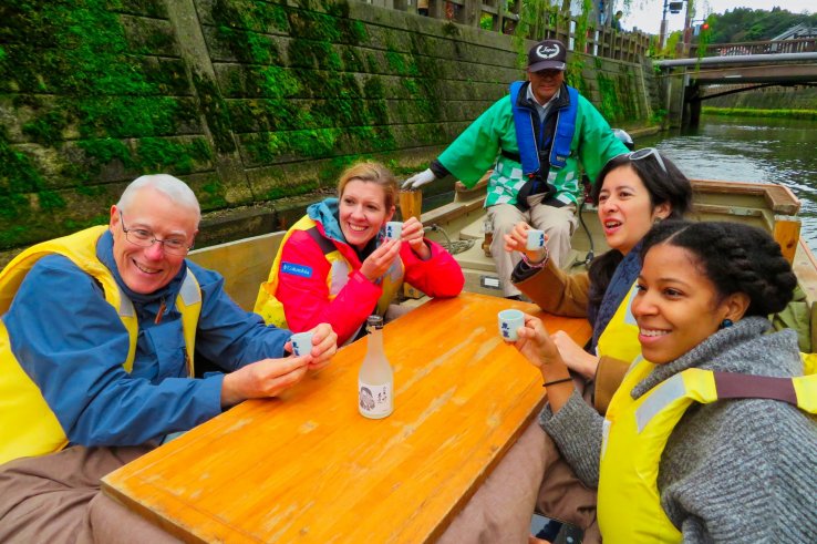 Enjoying Sake along the Onogawa River