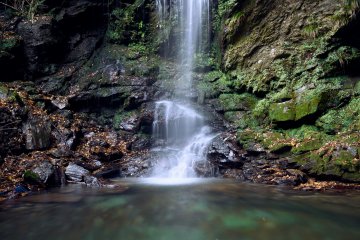 Biwa Waterfall near Kazurabashi Bridge