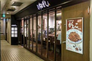 A quiet and conveniently located restaurant
