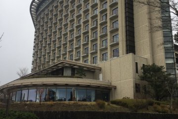 View of the hotel as you pull in.