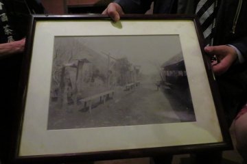 picture of the Tokaido Road with Tea House