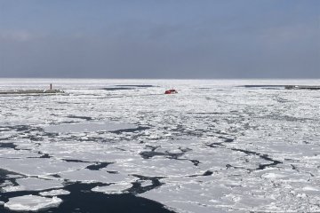 Before my scheduled ride, I saw the ship taking out some other passengers off the coast!