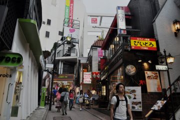 Different stores in the hill of Supeinzaka
