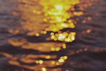 Detail of the beautiful sunrise projected on the skyscraper and, at the same time, on the water.
