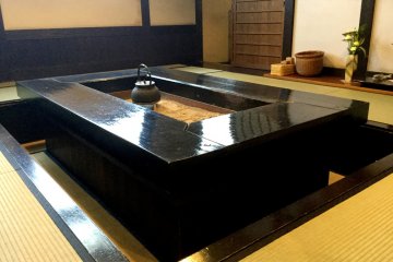 Irori where you can warm yourself and savor grilled fish