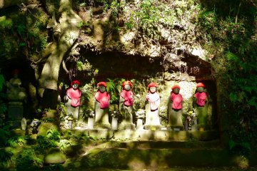 Six Jiso statues at sunset
